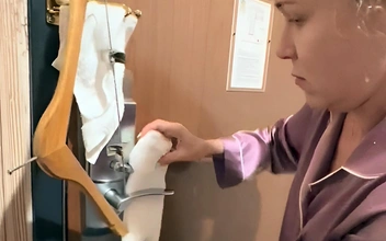 Девушка показала, как защищает себя от нападений в номере отеля: видео
