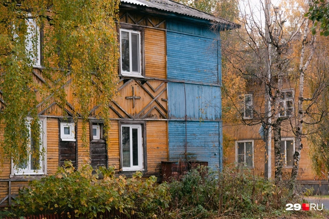 Интересно, в такие дома городская власть тоже посоветует поставить водонагреватель? | Источник: Иван Митюшёв / 29.RU