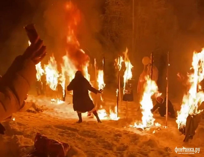 Били плеткой и чуть не зарезали топором. Сотрудницы салона красоты Capsula рассказали о корпоративных БДСМ-тренингах | Источник: кадр из видео