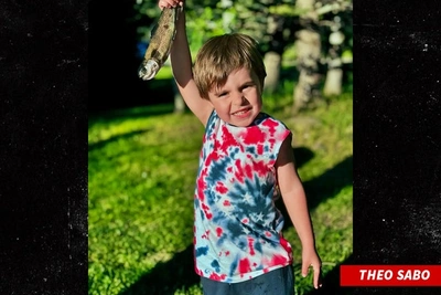 5-летний мальчик погиб в раскалённой машине, родителям предъявили обвинение