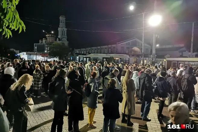 Очереди в районе Центрального рынка собираются уже несколько лет | Источник: Евгений Вдовин / 161.RU