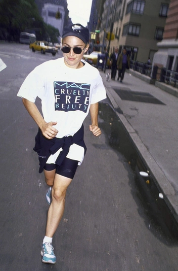 Мадонна на пробежке, 1990 год