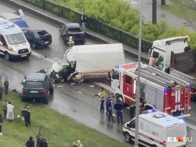 На место уже приехали спецслужбы | Источник: читатель E1.RU