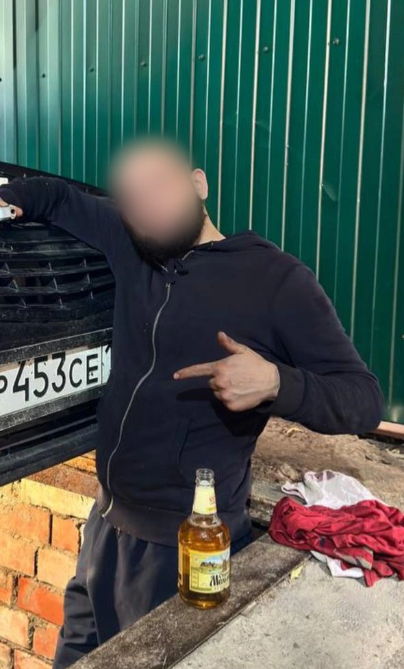 Руслан нигде не работал, устроился на завод только недавно | Источник: читатель E1.RU