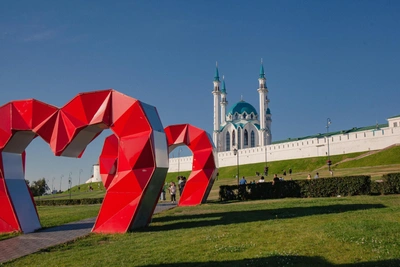 «Пластмассовое нечто»: ролик с критикой сердец у Кремля стал вирусным