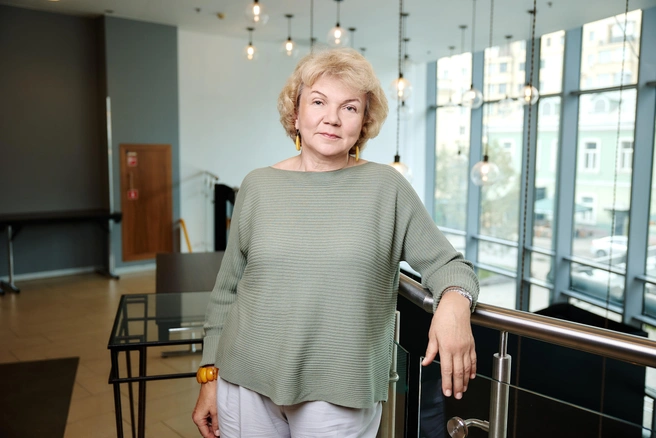 Профессор Анна Федорова объясняет: изображения отфотошопленных тел вгоняют пользователей соцсетей в стресс и снижают самооценку | Источник: Артем Ганжа