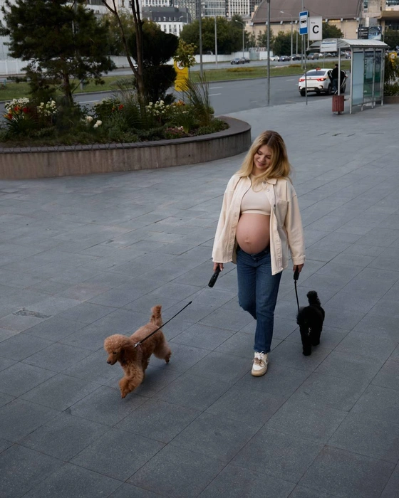 Беременность беременностью, а прогулка с собаками по расписанию | Источник: Alexandra Trusova / Т.me