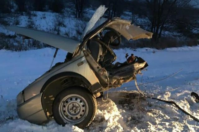 Перед автомобиля воткнулся в снег | Источник: Racurs360.ru