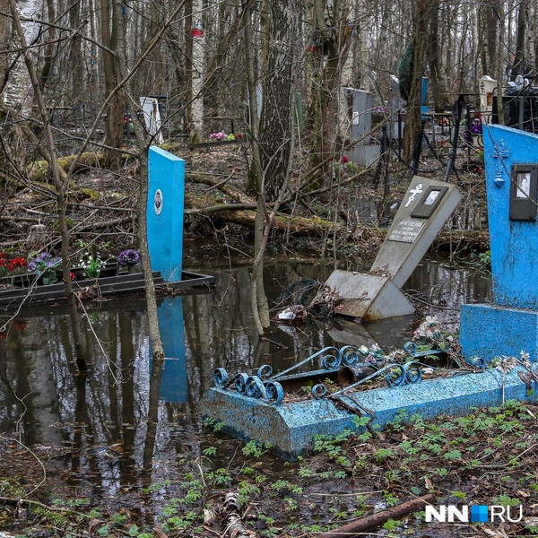 Хуже всего пришлось старым могилам | Источник: Наталья Бурухина / NN.RU