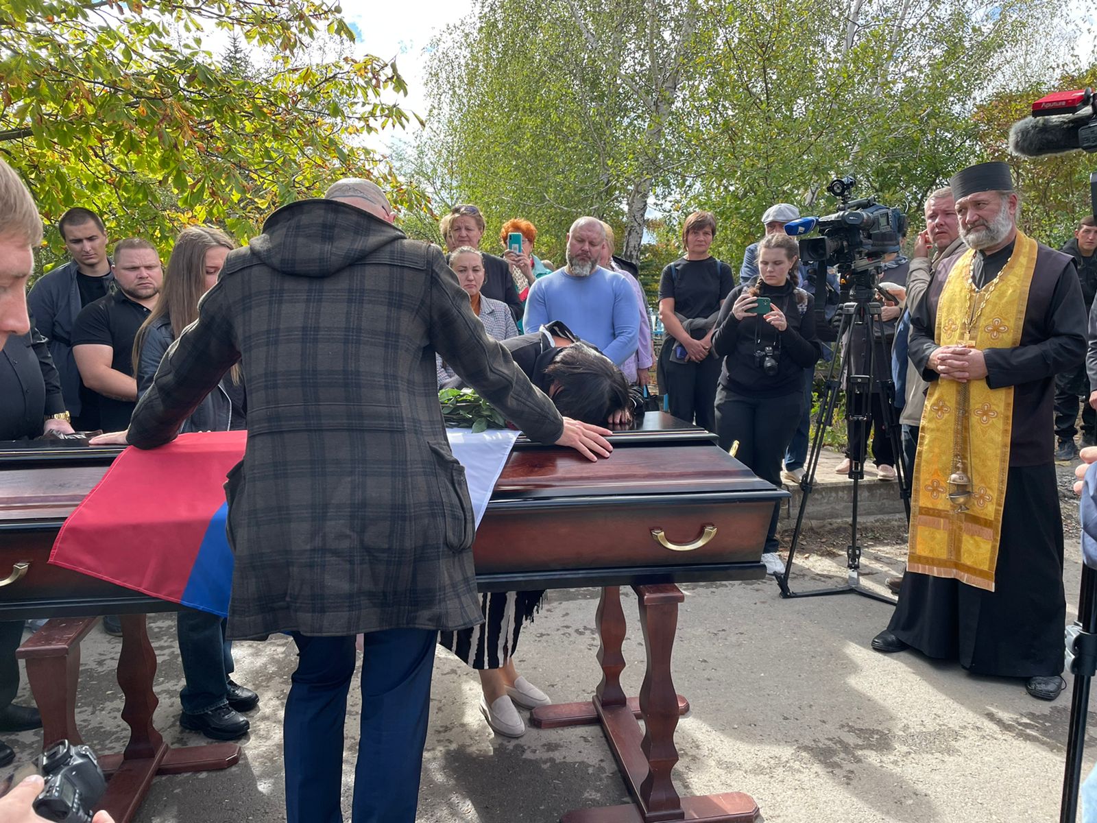 Похороны навального была ли жена и дети. Могила Сергея Пускепалиса в Железноводске. Похороны Сергея Пускепалиса в Железноводске.