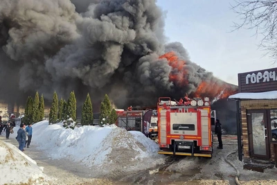 Мощный пожар в Балашихе: обрушение автосервиса