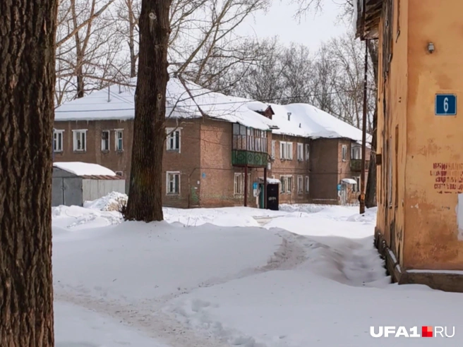 Тот самый гараж&nbsp;— слева | Источник: Булат Салихов / UFA1.RU
