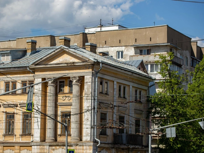 Фасад украшен колоннами | Источник: Кирилл Поверинов / 76.RU