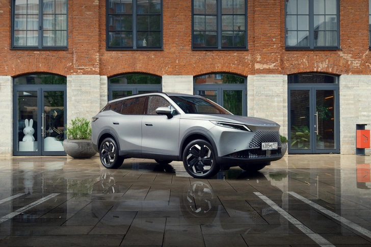 Молодящий кровь. Городской тест флагманского кроссовера Omoda C7 | maximonline.ru