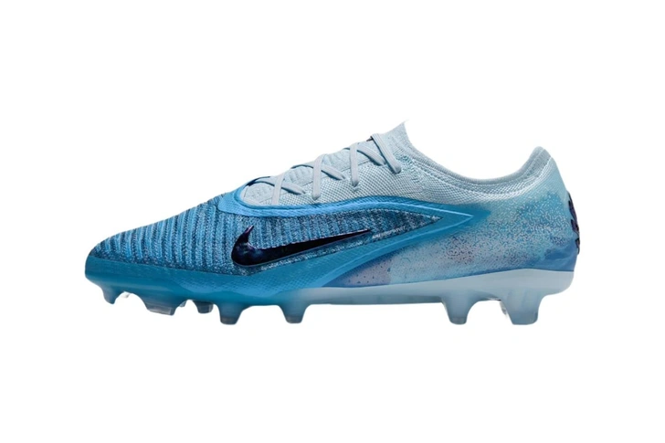 Новые бутсы Nike Эрлинга Холанда меняют цвет под дождем | marieclaire.kz