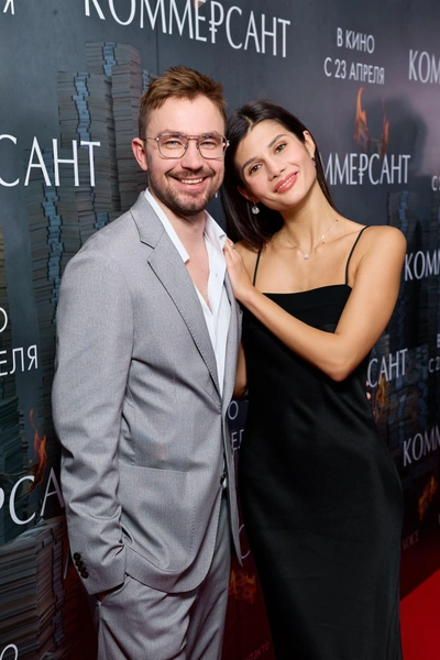 Александр Петров с супругой Викторией | www.starhit.ru