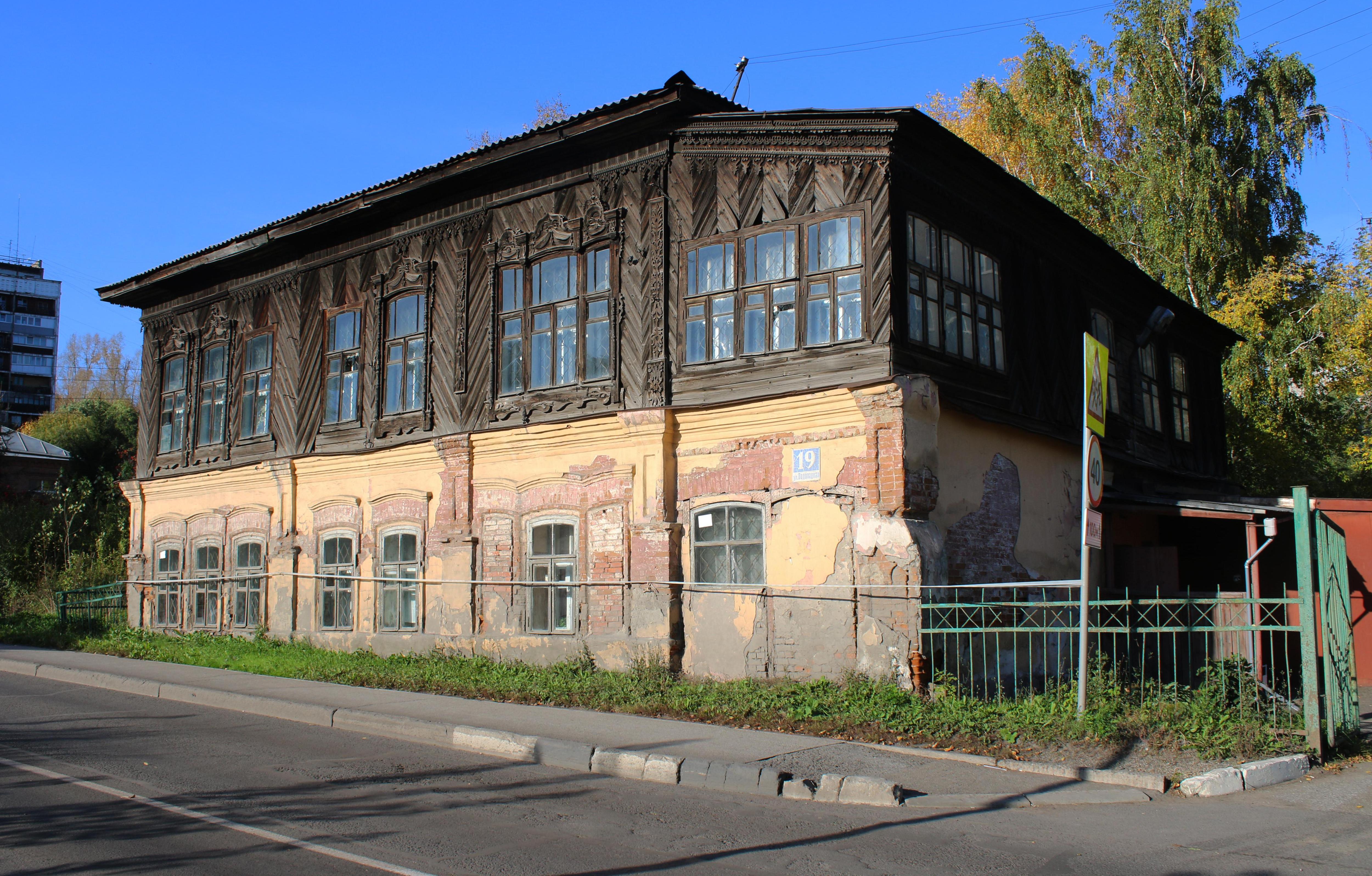 Дом купца Фонарева — одно из самых старых сохранившихся зданий Новокузнецка, построенное в середине 19 века | Источник: Игорь Епифанцев / NGS42.RU
