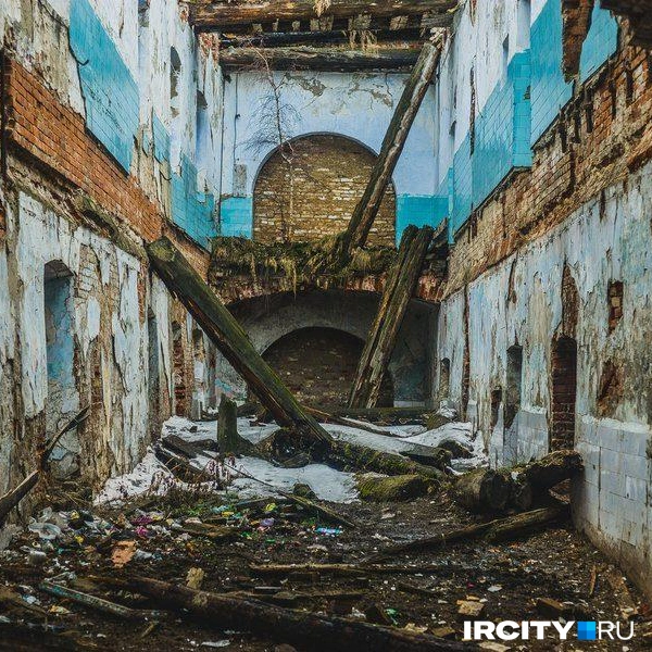 Часть здания обрушилась уже тогда | Источник: Кирилл Фалеев