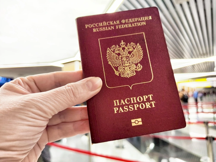 Назван самый сильный паспорт в мире. Сможете угадать место России в рейтинге? | Источник: KELENY via Shutterstock/Fotodom.ru