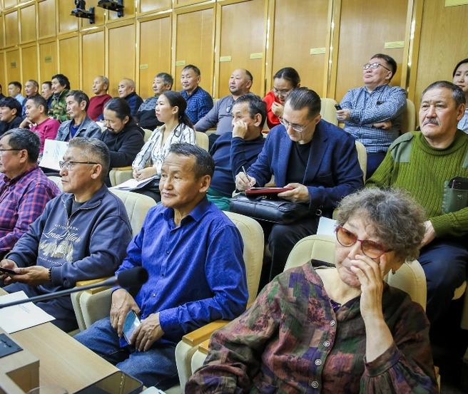Жители Якутска на публичных слушаниях | Источник: Василий Кононов / пресс-служба Госсобрания Ил Тумэн