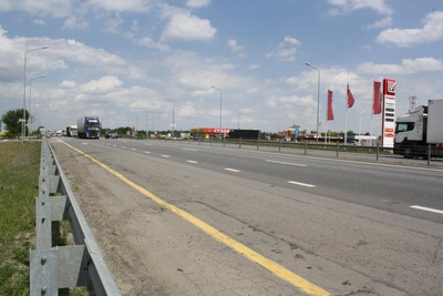 На трассе М-4 под Краснодаром ограничили движение на месяц