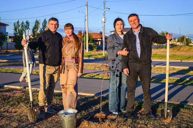 Яблоневую аллею высадили в честь лучших шахтеров | Источник: Светлана Иванова