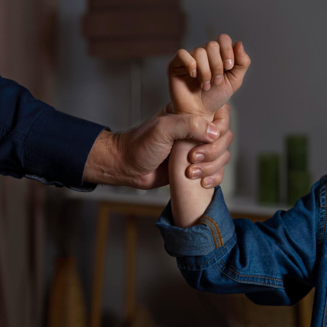 «Чего ты орешь? Не ори!»: 10-летнего школьника из Электростали пытался похитить психбольной, притворившийся его отцом