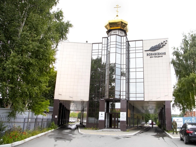 Здание с куполом словно парит в воздухе | Источник: Юлия Ефимова