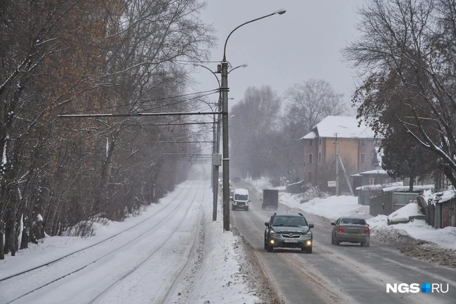 Трамвайную линию планируют продлить и от остановки «Золотая Горка» в сторону микрорайона Олимпийской славы. Транспорт будет подвозить пассажиров до метро | Источник: Александр Ощепков / NGS.RU