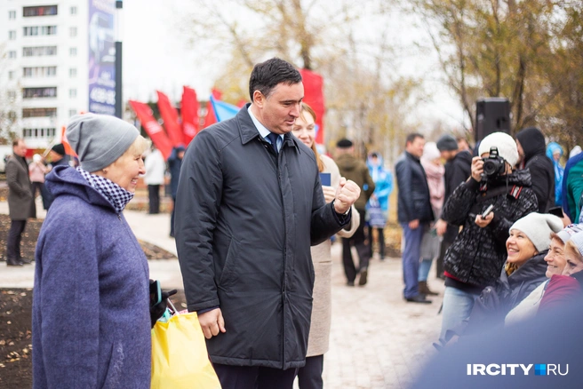 Мэр Иркутска Руслан Болотов прогулялся по центру Иркутска | Источник: Ксения Филимонова / «ИрСити»