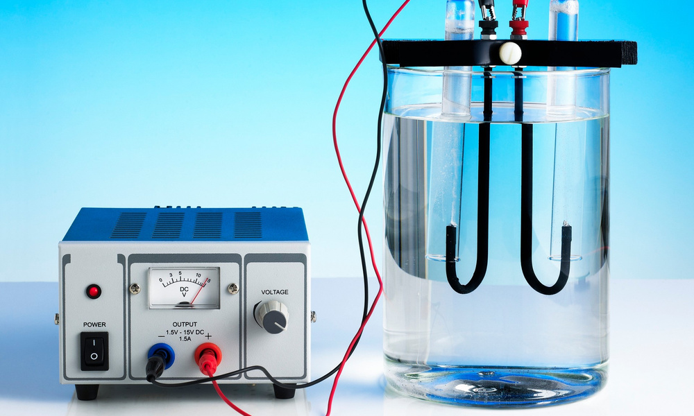 Почему вода, состоящая из водорода и кислорода, не горит и не ...