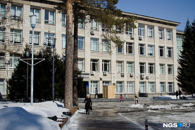 Однако развитие НГУ не остановилось — он укрепляет позиции в международных рейтингах. В марте 2015 года вуз занял сразу 43-е место в профессиональном рейтинге университетов мира Worldwide Professional University Rankings RankPro, поднявшись с 217-й строчки. СФУ, напротив, потерял 117 позиций и оказался на скромном 482-м месте.