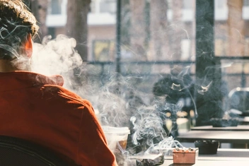 Соска-пустышка вместо сигареты: зачем мы курим на самом деле и как бросить