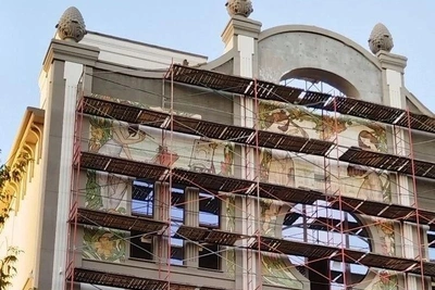 На фасаде ЖК «Арбат» в Волгограде создают мозаику с символами города