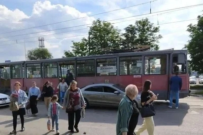 Движение трамваев на Московской нарушено из-за ДТП