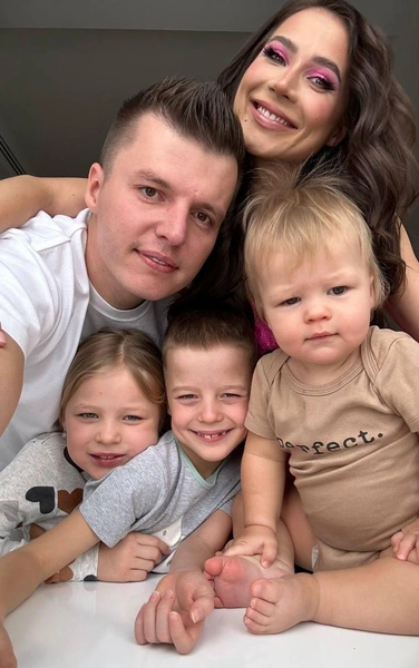 Артем признался, что чувствует себя виноватым перед детьми