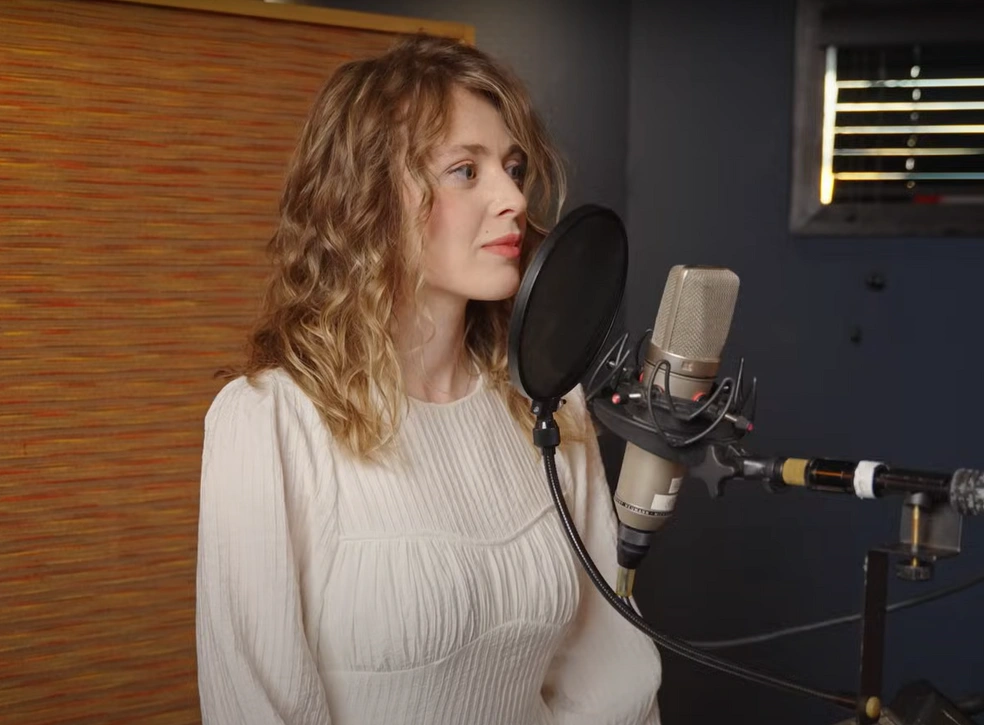 Келіннің бөксесі байқаусызда көрінетін той