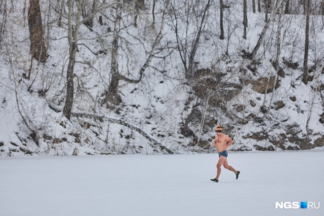 Перед купанием моржи разогреваются | Источник: Александр Ощепков / NGS.RU