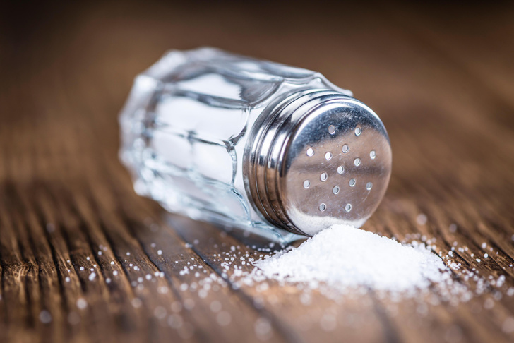 Тревожное суеверие: к чему рассыпалась соль?
