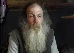 Не окончила школу и не влюбилась: как живет 21-летняя дочь миллиардера Геннадия Кноля, которая выросла в лесу