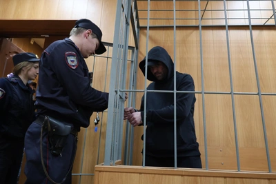 Суд приговорил водителя к 17 годам за гибель двух девочек