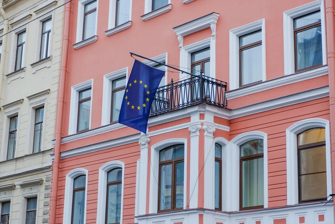 Банки, криптобиржи и туристические услуги. ЕС принял 19-й пакет санкций против России | Источник: Дарья Селенская / Городские медиа