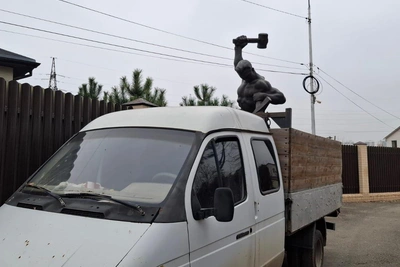 Памятник «Перекуем мечи на орала» тайно перевезли в Волгограде