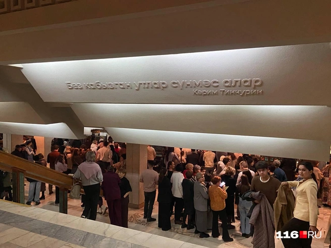 Фраза переводится, как «зажженные нами огни на погаснут» | Источник: Руфина Калимуллина / 116.RU