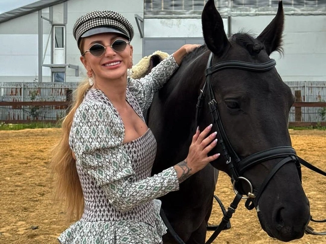Энтузиазм певицы не оставляет сомнений: ее лошадиная ферма уже не за горами | Источник: asti / Instagram (экстремистская организация, деятельность запрещена на территории РФ)