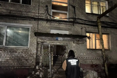 В Саратове обрушилась стена подъезда в аварийном доме