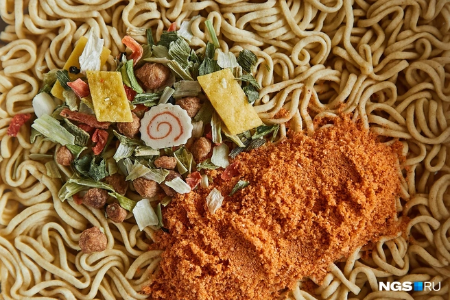 Часто людям с похмелья хочется рассола или «доширака» | Источник: Александр Ощепков / NGS.RU