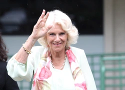 Берем пример: 70-летняя Камилла Паркер Боулз занимается йогой и пилатесом