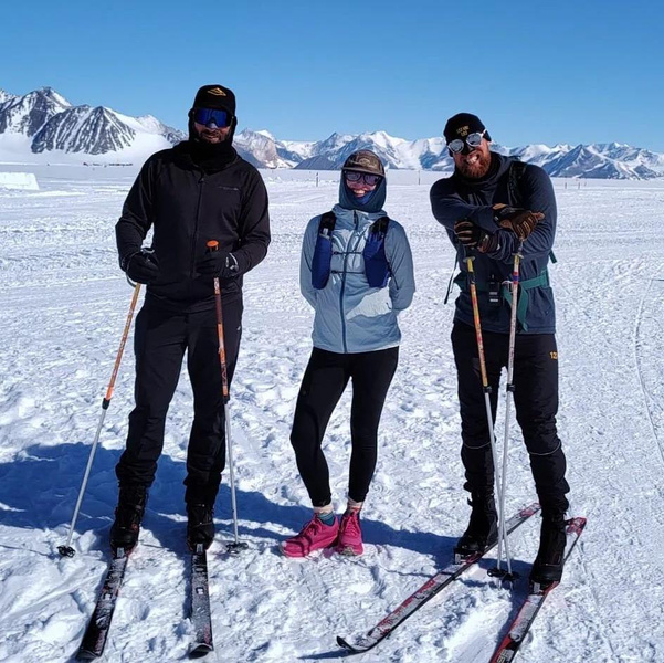 «Я заплакала, потому что почувствовала себя в опасности»: как спортсменка пробежала 1400 км по Антарктиде и не сдалась