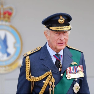 Торт-дворец и благотворительность: как Карл III отметил свой 77-й день рождения